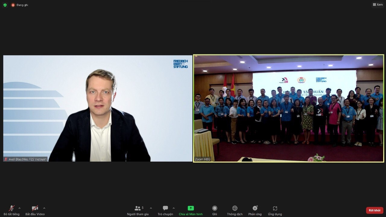 Ông  Axel Blaschke, Trưởng đại diện FES Việt Nam tham gia tập huấn qua hình thức trực tuyến. Ảnh: BĐN
