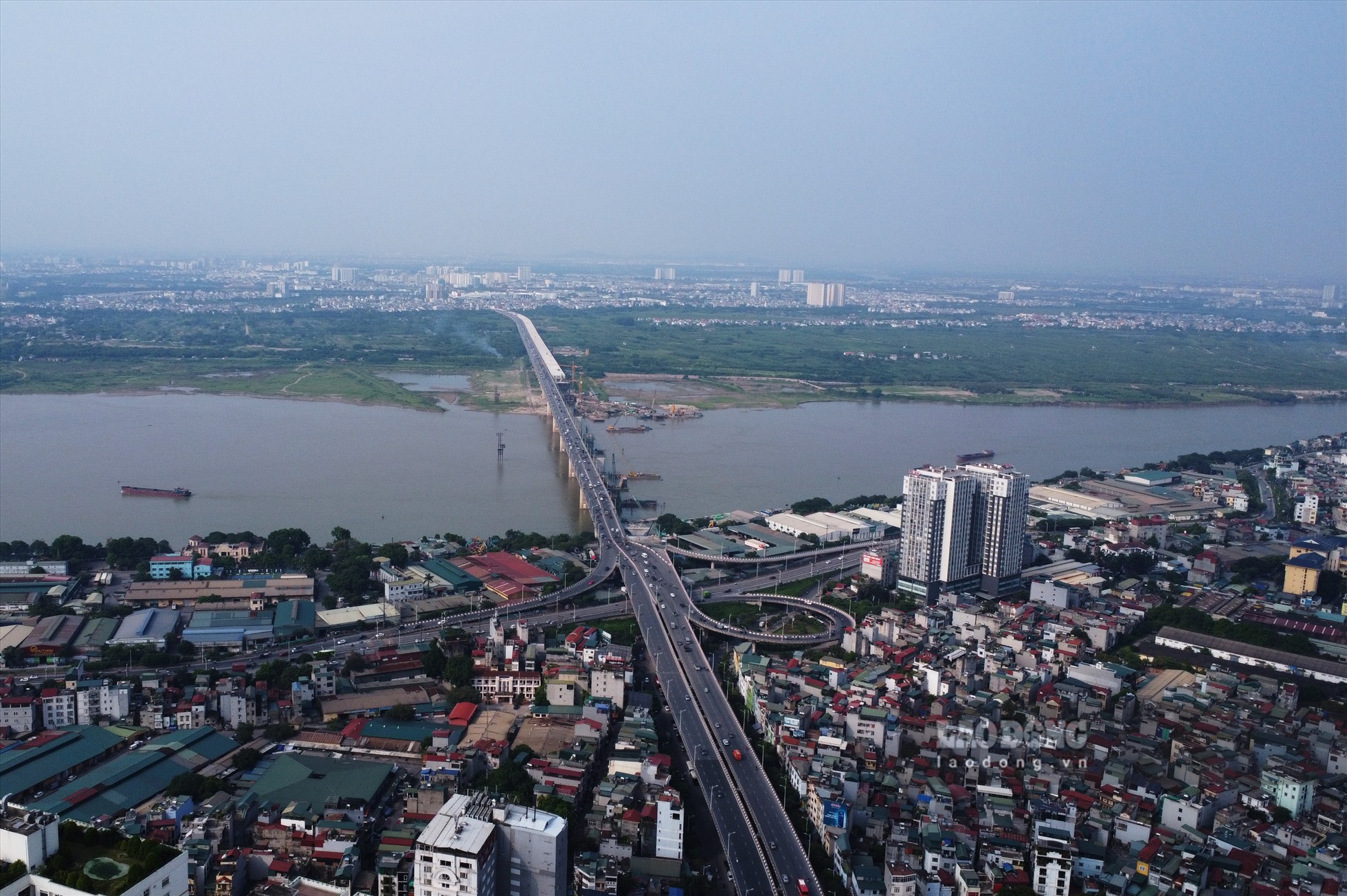 Cầu Vĩnh Tuy giai đoạn 2 là một công trình giao thông trọng điểm của Hà Nội, dự kiến sau khi hoàn thành công trình góp phần hoàn chỉnh hệ thống giao thông từ trung tâm Thủ đô tới khu vực phía Bắc và Đông Bắc thành phố.