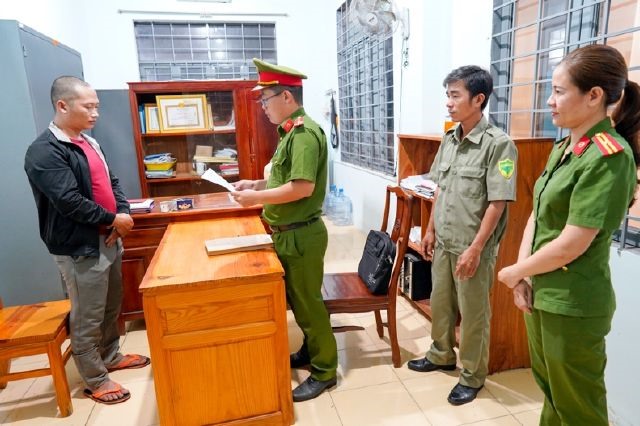 Cơ quan cảnh sát điều tra, Công an huyện Đồng Phú đã thi hành lệnh bắt tạm giam đối với Trần Thanh Tú. Ảnh: CABP