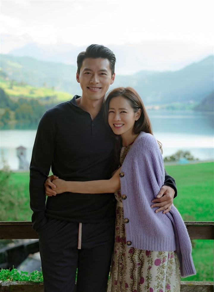 Vợ chông Hyun Bin và Son Ye Jin hạnh phúc khi sắp chào đón con đầu lòng. Ảnh: Xinhua