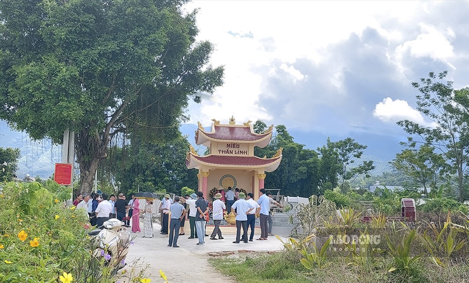 Đông đảo người dân tham dự lễ khánh thành các công trình tâm linh.