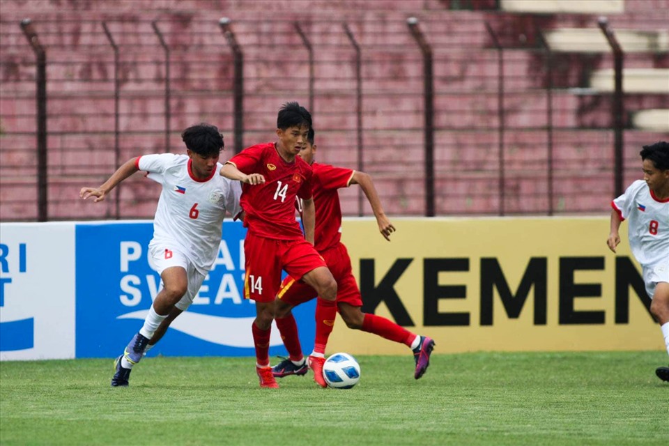 U16 Việt Nam chơi hưng phấn và có thêm 3 bàn thắng nhờ công của Đức Thiện (phút 55), Long Vũ (phút 57) và Công Hậu (72) để khép lại trận đấu với tỉ số chung cuộc 5-0 nghiêng về U16 Việt Nam. Ảnh: VFF