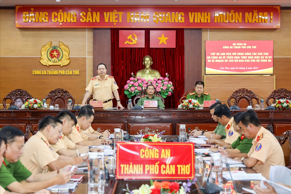 Thiếu tướng Nguyễn Văn Trung phát biểu tại buổi làm việc.