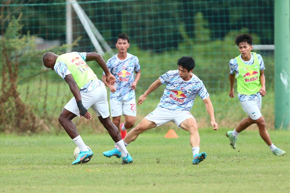 Đáng chú ý, tiền đạo Nguyễn Công Phượng đã trở lại tập luyện bình thường cùng đội bóng phố Núi.