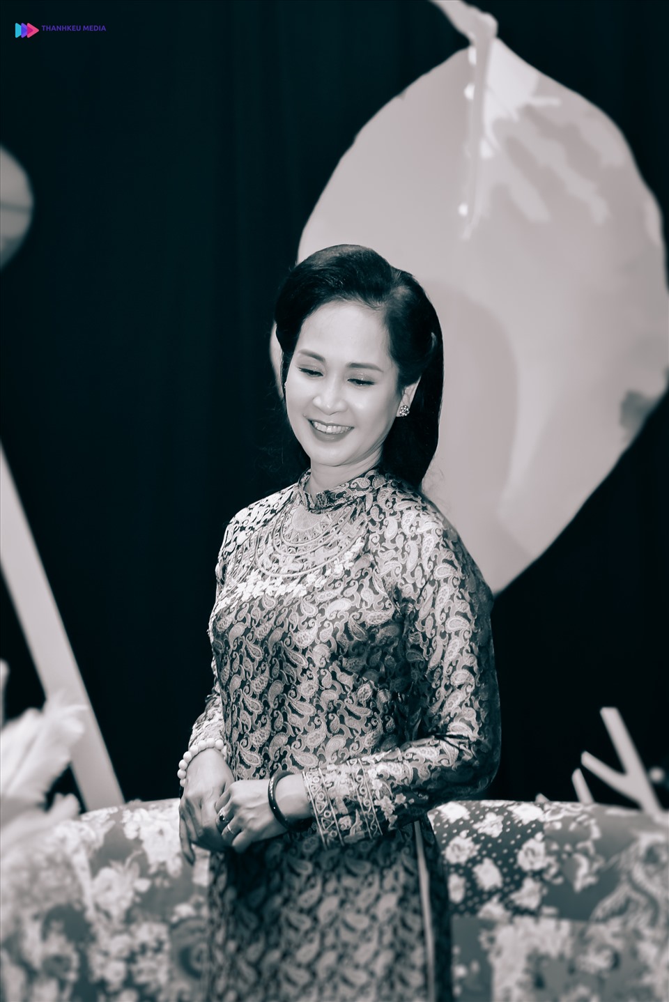 Nghệ sĩ Hương Bông xuất hiện trong hình ảnh