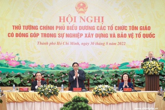 Thủ tướng Phạm Minh Chính chủ trì hội nghị biểu dương các chức sắc tôn giáo.  Ảnh: Nhật Bắc