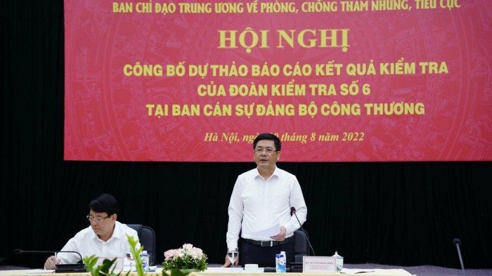 Ông Nguyễn Hồng Diên, Ủy viên Trung ương Đảng, Bí thư Ban cán sự Đảng Bộ trưởng Bộ Công Thương phát biểu tại hội nghị.