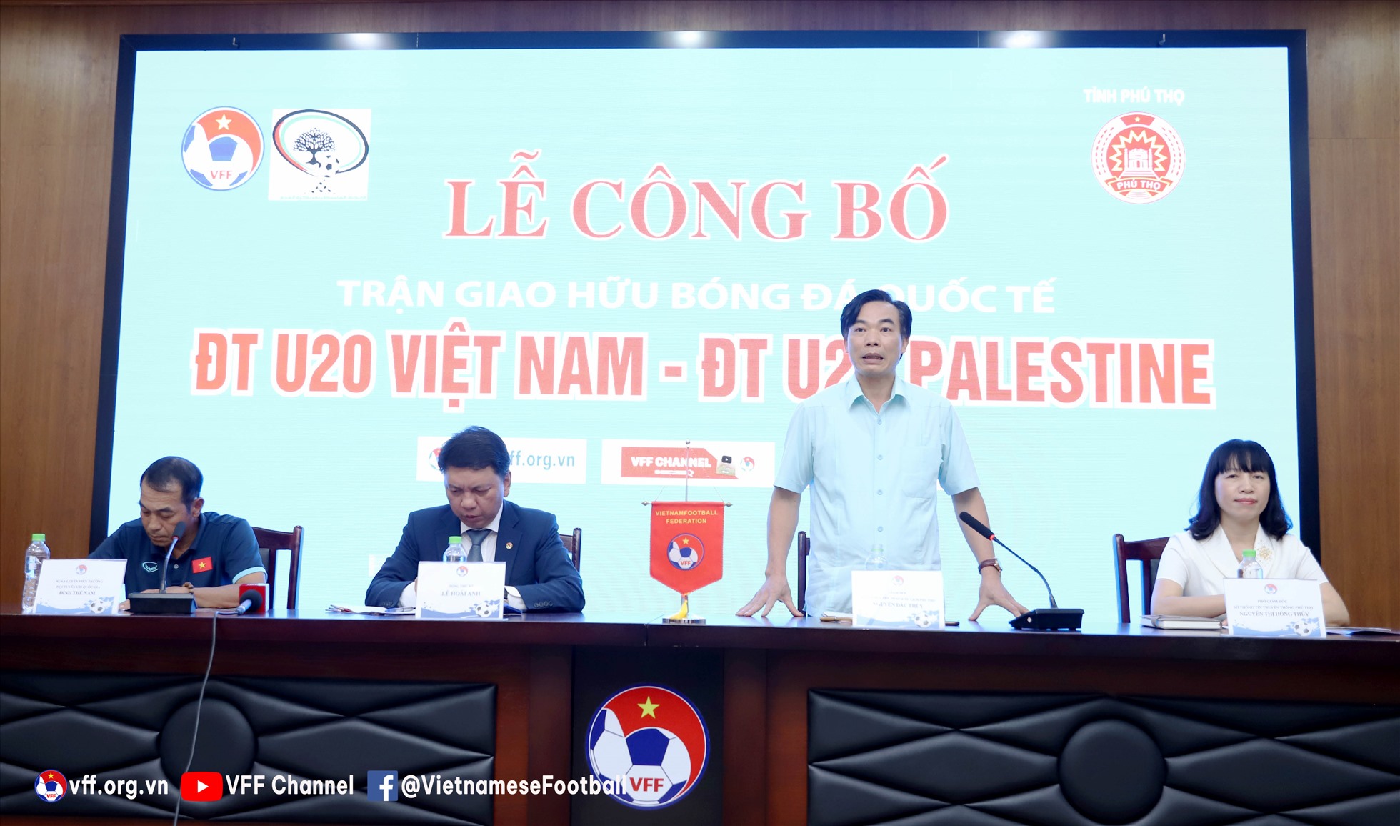 Liên đoàn bóng đá Việt Nam phối hợp với Sở Văn hoá Thể thao và Du lịch Phú Thọ lên kế hoạch chuẩn bị chu đáo cho trận giao hữu sắp tới. Ảnh: VFF