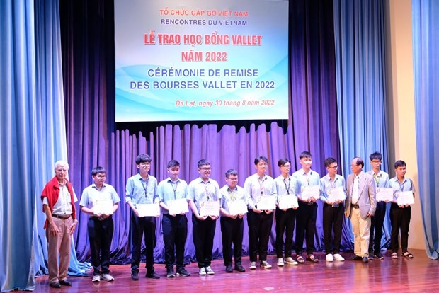 Trong hơn 20 năm qua, Quỹ học bổng Vallet đã tổ chức 22 lần trao học bổng tại Việt Nam. Ảnh: TTXVN