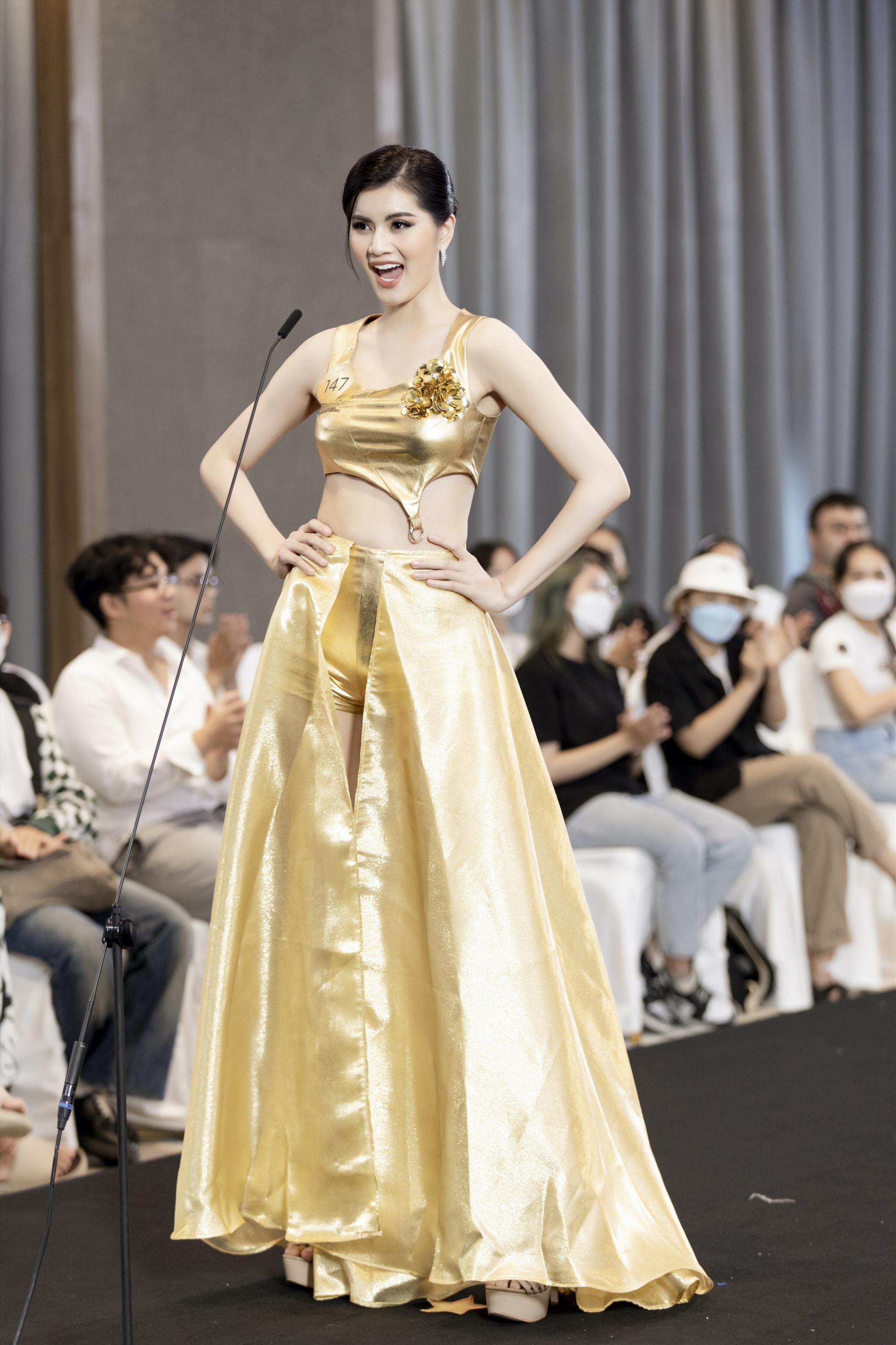 Các thi sinh trổ tài catwalk, hô tên đầy ấn tượng tại Sơ khảo “Miss Grand Vietnam 2022“. Ảnh: BTC.