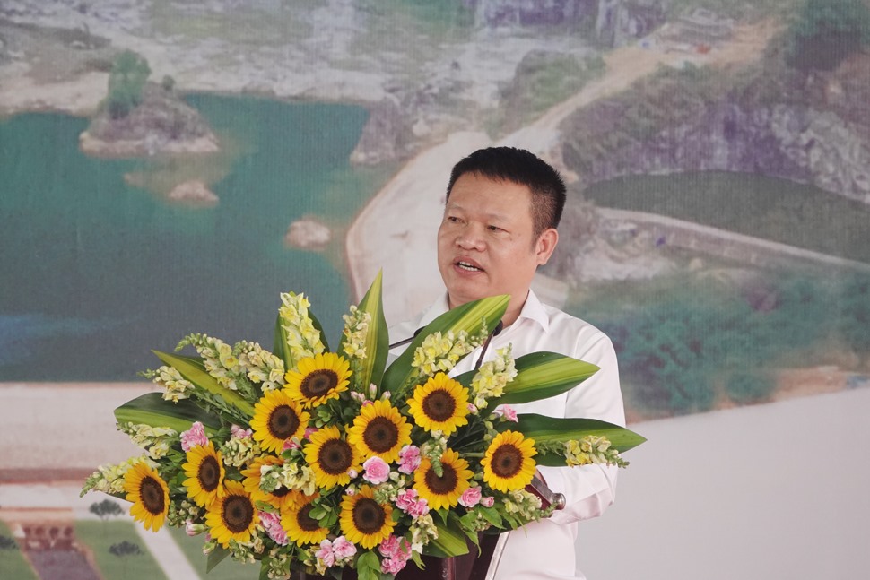 Ông Trần Quang Thưởng - Phó Tổng Giám đốc Tập đoàn Hoành Sơn phát biểu tại lễ khánh thành Nhà máy bia Hà Nội - Nghệ Tĩnh. Ảnh: Trần Tuấn.