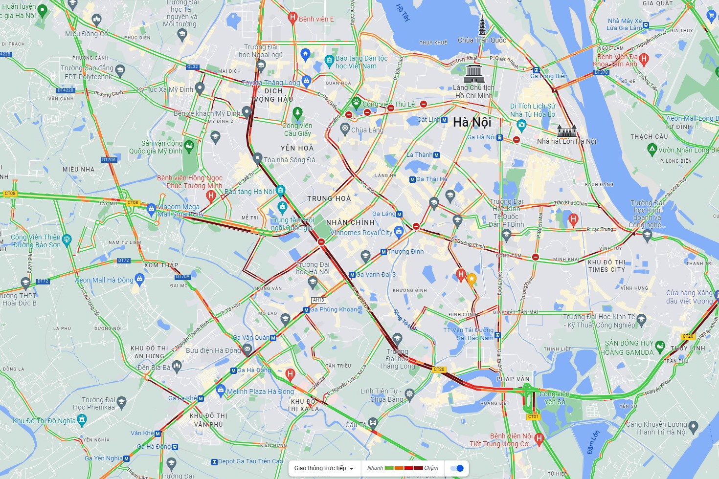 18h30: Quan sát trên bản đồ giao thông, hầu hết tất cả các tuyến đường của Thủ đô đều rơi vào tình trạng ùn tắc