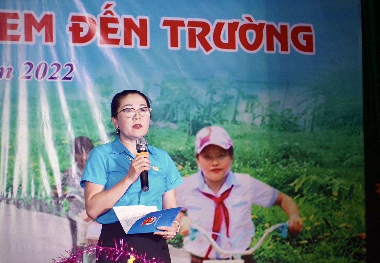 Bà Nguyễn Thị Thu Nhi, Phó chủ tịch Liên đoàn lao động tỉnh phát biểu tại sự kiện. Ảnh: Quỳnh Trang