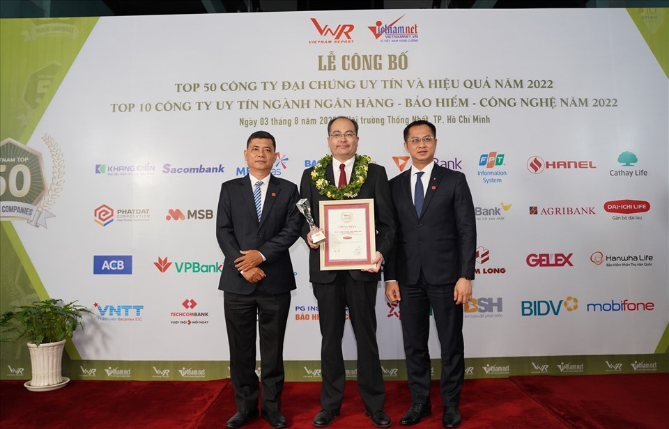 Các thành viên Ban Giám đốc Dai-ichi Life Việt Nam tại Lễ trao giải.