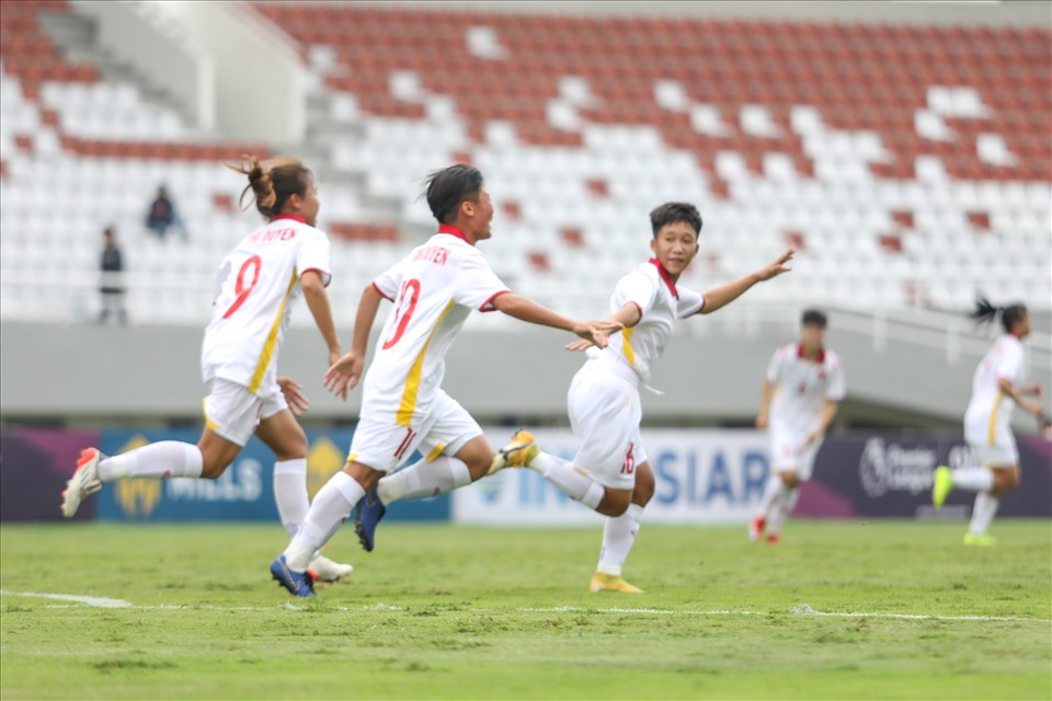 U18 nữ Việt Nam sẽ lựa chọn lối chơi phòng ngự, phản công và tung ra những “cú đấm” bất ngờ vào từng thời điểm nhất định. Ảnh: AFF