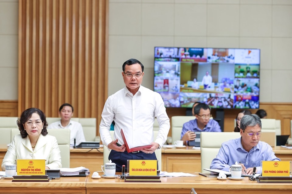 Chủ tịch Tổng Liên đoàn Lao động Việt Nam Nguyễn Đình Khang phát biểu tại Hội nghị thúc đẩy phát triển nhà ở xã hội cho công nhân, người thu nhập thấp. Ảnh: Trần Vương