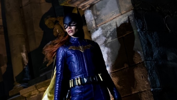 Dự án phim “Batgirl” bị Warner Bros. huỷ bỏ.