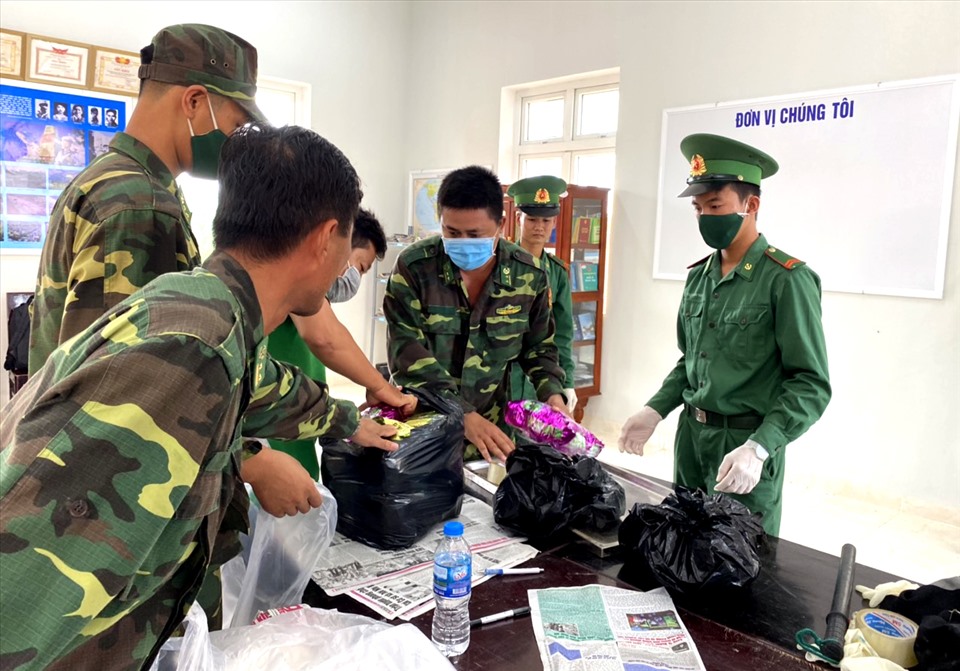Bộ đội biên phòng tỉnh An Giang phát hiện vụ vận chuyển ma túy. Ảnh: LT