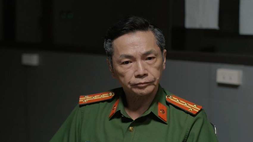 NSND Trung Anh vào vai Đại tá Giang phim “Đấu trí“. Ảnh: NSX