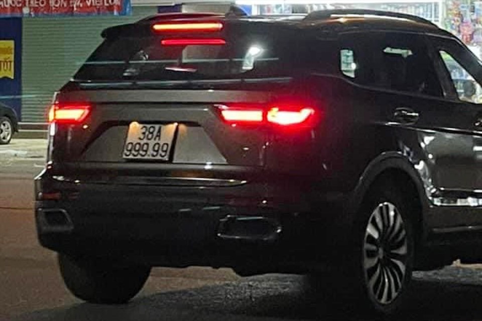 Chiếc xe khi lưu thông tại thành phố Hà Tĩnh vào đêm 3.8. Ảnh: TT.