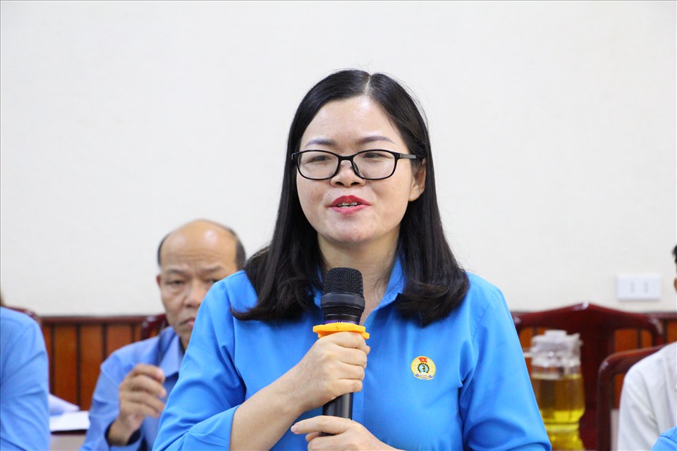 Chủ tịch Công đoàn Khu công nghiệp Biên Hoà có ý kiến phát biểu tại hội nghị. Ảnh: Hà Anh Chiến