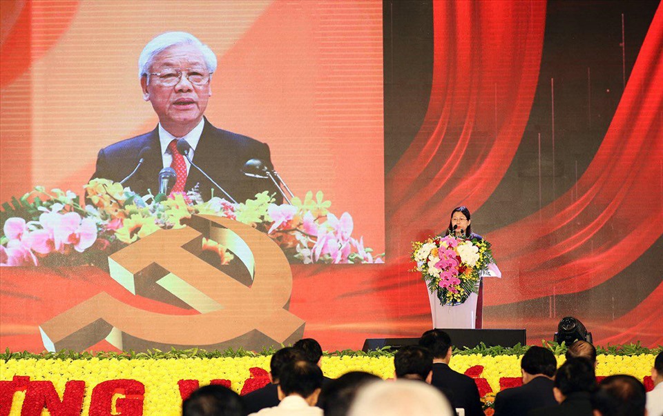Thứ trưởng Nguyễn Thị Phương Hoa đọc thư chúc mừng của Tổng Bí thư Nguyễn Phú Trọng nhân kỷ niệm 20 năm thành lập Bộ Tài nguyên và Môi trường
