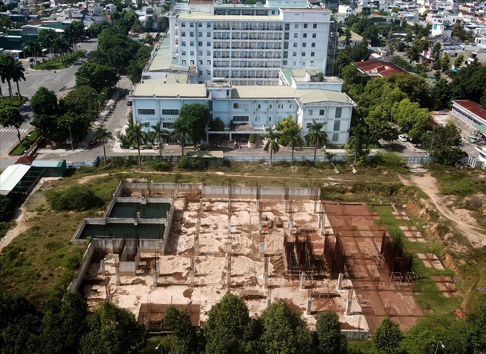 Dự án được khởi công vào tháng 6.2017, nằm ở góc đường Lê Hữu Trác – Hồ Đắc Di, phường Nghĩa Lộ, TP.Quảng Ngãi.