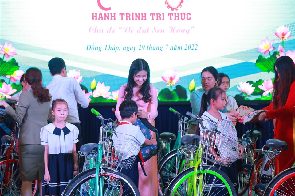 Hoa hậu Thanh Hà thực hiện dự án nhân ái sau đăng quang. Ảnh: NSCC.