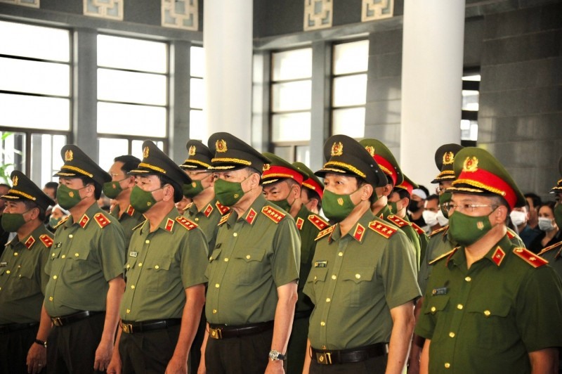 Đại tướng Tô Lâm - Bộ trưởng Bộ Công an và các đồng chí lãnh đạo, đại biểu tham dự Lễ tang 3 liệt sĩ.