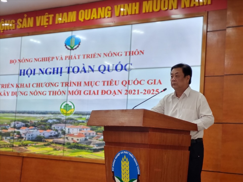 Bộ trưởng Lê Minh Hoan phát biểu tại Hội nghị trực tuyến chương trình MTQG xây dựng Nông thôn mới giai đoạn 2021-2025. Ảnh: V.Long