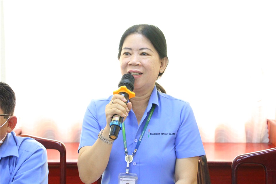 Trưởng ban nữ Công, Phó chủ tịch Công đoàn Cơ sở Công ty TNHH Changshin Đoàn Thị Kim Loan phát biểu tại hội nghị. Ảnh: Hà Anh Chiến