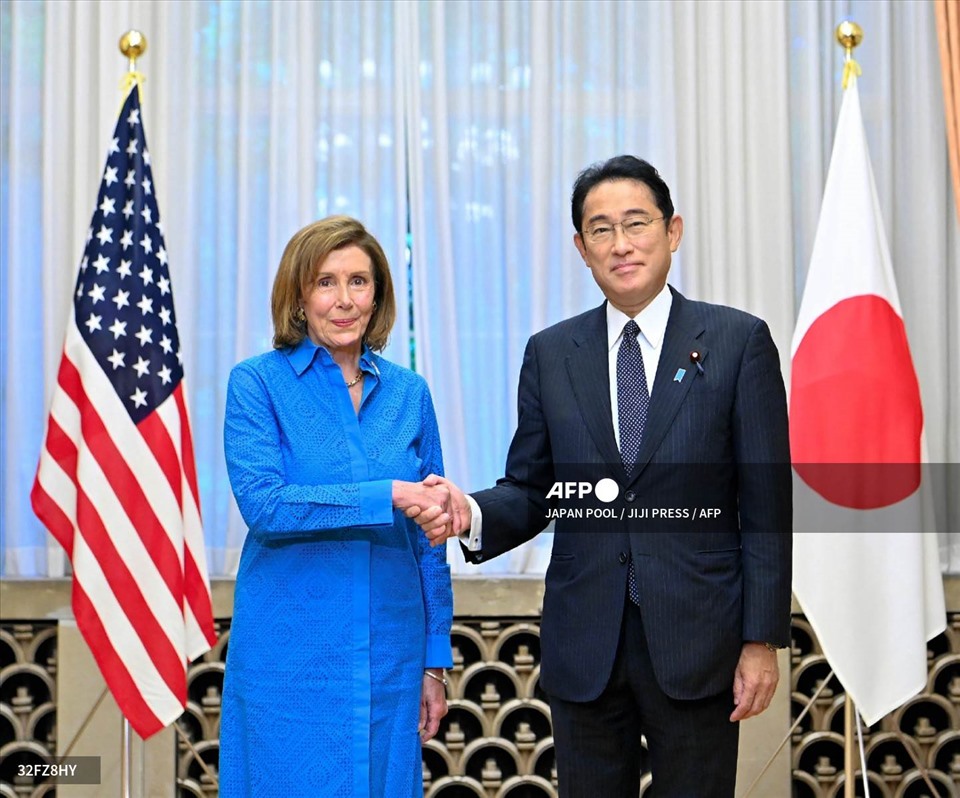 Chủ tịch Hạ viện Mỹ Nancy Pelosi (trái) gặp Thủ tướng Nhật Bản Fumio Kishida, ngày 5.8.2022 tại Tokyo, Nhật Bản. Ảnh: AFP