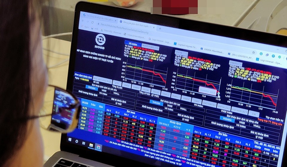 Dù tăng nhẹ trong tháng 7, VNIndex vẫn giảm tới 19,49% so với cuối năm 2021. Ảnh: LĐ