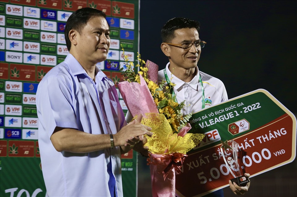 Tối 5.8, câu lạc bộ Hoàng Anh Gia Lai có chuyến làm khách đến sân của Sài Gòn ở vòng 11 Night Wolf V.League 2022. Trước khi trận đấu bắt đầu, huấn luyện viên Kiatisak được vinh danh ở hạng mục huấn luyện viên xuất sắc nhất tháng 7. Hoàng Anh Gia Lai và tiền đạo Nguyễn Văn Toàn cũng lần lượt giành giải câu lạc bộ và cầu thủ xuất sắc nhất tháng.