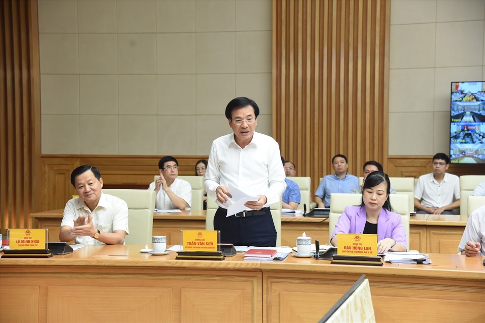 Bộ trưởng, Chủ nhiệm Văn phòng Chính phủ Trần Văn Sơn phát biểu tại phiên họp. Ảnh: Nhật Bắc