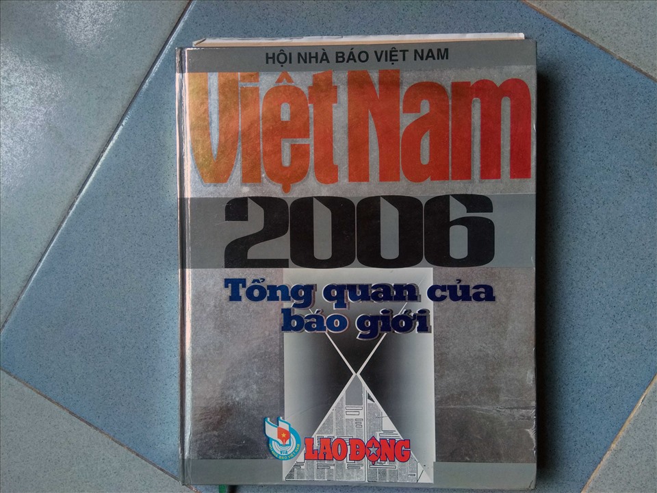 Bài phỏng vấn mang tính tổng kết diễn đàn đê bao, bờ bao trên Báo Lao Động sau đó được chọn đăng trong “Tổng quan báo giới năm 2006” của Hội Nhà báo Việt Nam. Ảnh: LT