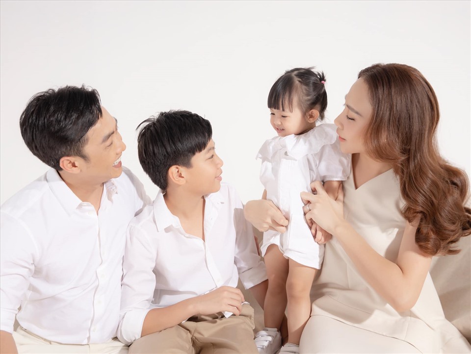 Đàm Thu Trang và ông xã Cường Đô la khoe loạt ảnh gia đình hạnh phúc. Ảnh: NVCC