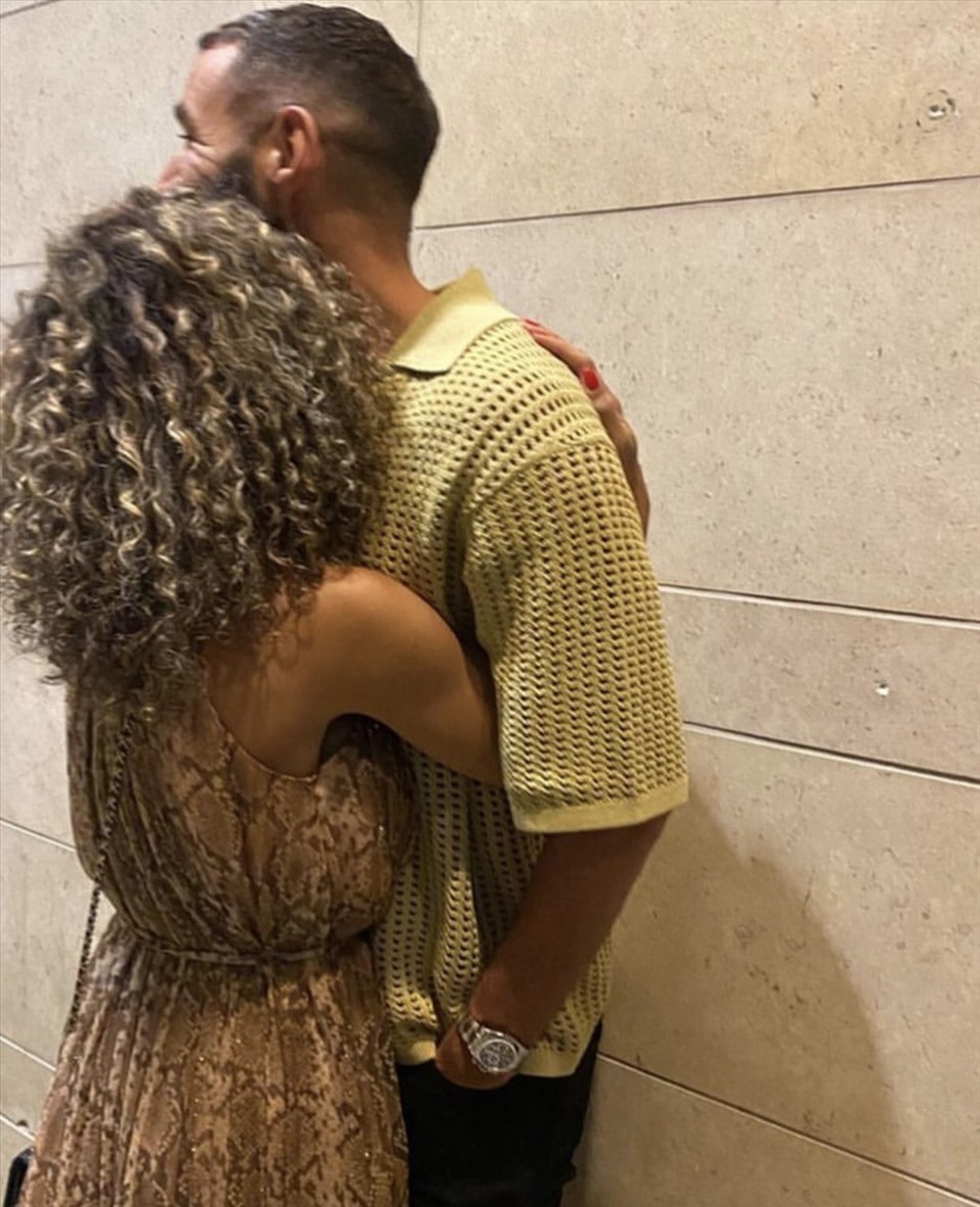 Bạn gái Benzema công khai hình ảnh tình tứ của cả hai. Ảnh: Instagram nhân vật