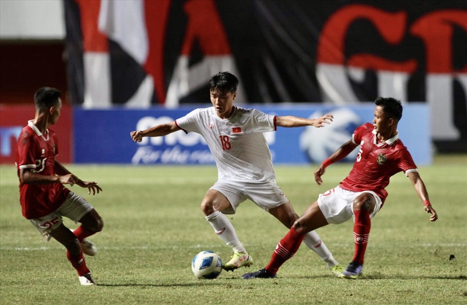 U16 Việt Nam có bàn thắng mở tỉ số trước, nhưng gặp rất nhiều khó khăn trước U16 Indonesia. Ảnh: VFF