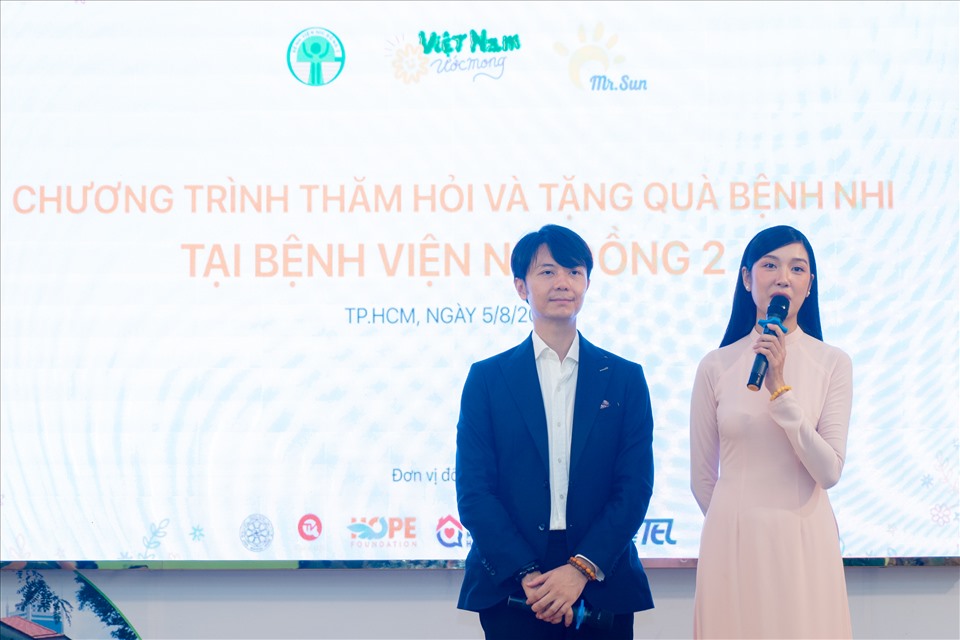 Á hậu Quốc tế Thuý Vân và ông xã - doanh nhân Nhật Vũ cùng nhau tham dự chương trình “Việt Nam ước mong“. Ảnh: BTC