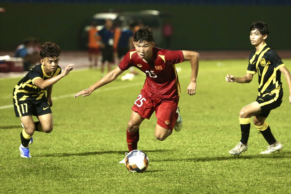 Bàn thắng mở tỉ số giúp đội chủ nhà thi đấu tự tin hơn trong hiệp 2. U19 Việt Nam tạo sức ép rất lớn lên hàng phòng ngự U19 Malaysia, nhưng các cầu thủ cần chỉn chu hơn trong những khâu xử lý cuối cùng.