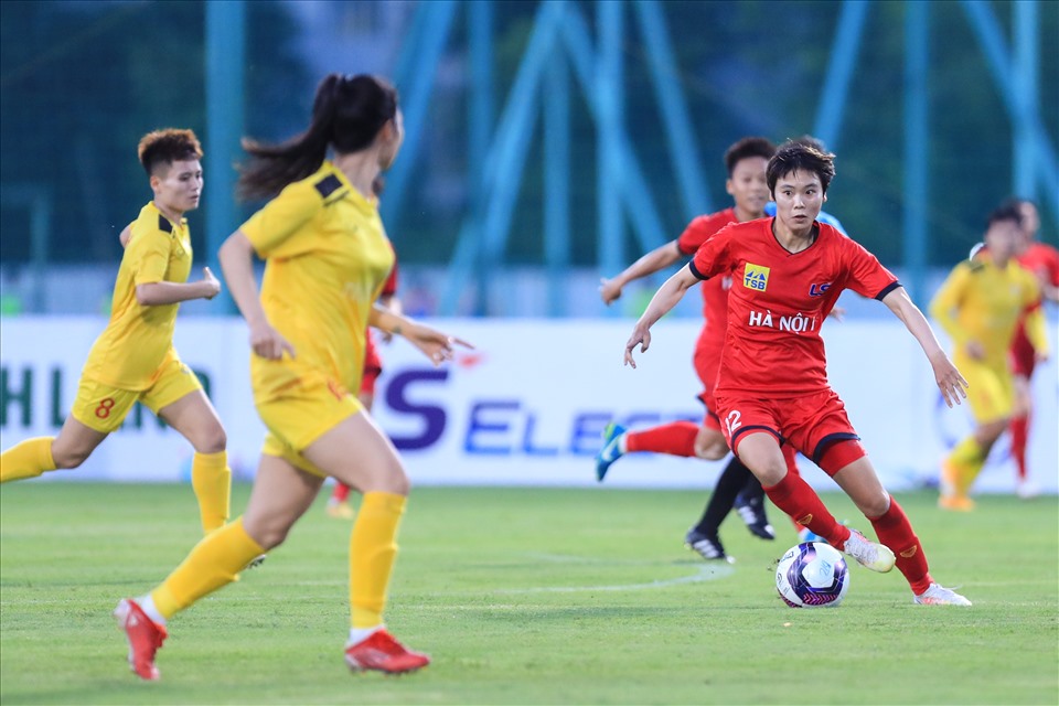 Trận cầu tâm điểm cúp quốc gia nữ 2022 giữa câu lạc bộ nữ Hà Nội I và nữ Phong Phú Hà Nam I tại bảng B đã diễn ra kích tính, hấp dẫn ngay từ đầu như nhận định của giới chuyên môn.