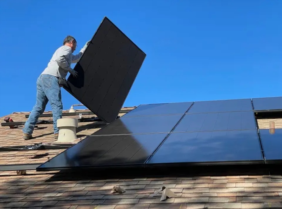 Pin năng lượng mặt trời càng ngày càng trở nên rẻ và phù hợp với nhà thông minh. Ảnh chụp màn hình