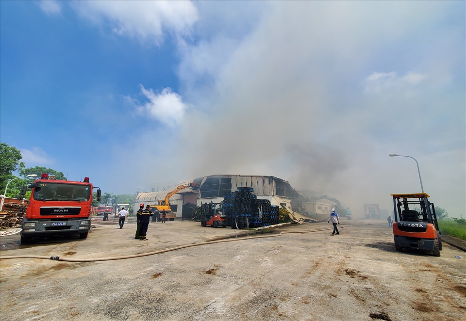 Vị trí của nhà xưởng này thuộc Lô thứ 13 Khu công nghiệp Quang Minh với diện tích khoảng 5000m2. Vụ cháy xuất phát từ nhà kho sau đó lan sang xưởng sản xuất. Đến khoảng hơn 10h đám cháy vẫn tiếp diễn dù lực lượng cứu hoả đã huy động thêm để xử lý vụ cháy.