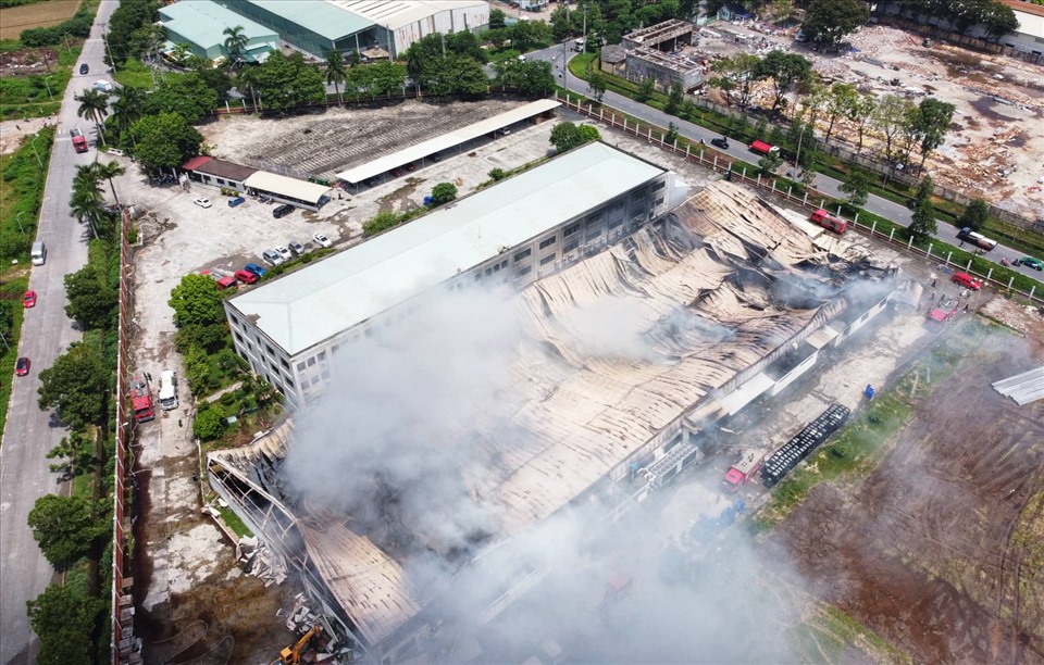 Khoảng 6h30 cùng ngày, người dân xung quanh phát hiện ra đám cháy tại nhà xưởng sản xuất linh kiện điện tử của một Công ty Đài Loan, Trung Quốc trong Khu công nghiệp Quang Minh (Mê Linh, Hà Nội).