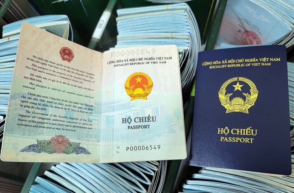 Hộ chiếu mẫu mới của Việt Nam được Tây Ban Nha công nhận lại. - Ảnh: Chinhphu.vn