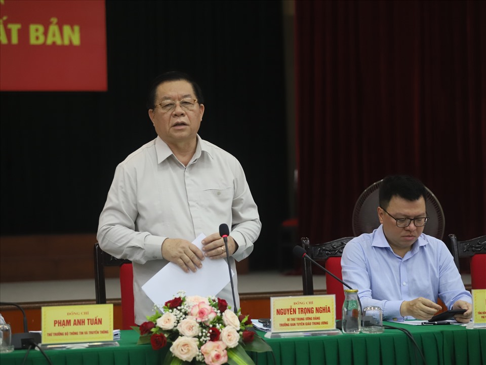 Bí thư Trung ương Đảng, Trưởng Ban Tuyên giáo Trung ương Nguyễn Trọng Nghĩa phát biểu tại hội nghị.