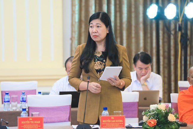 Bà Nguyễn Lan Hương, Chủ tịch Ủy ban MTTQ thành phố Hà Nội phát biểu tại Hội nghị.