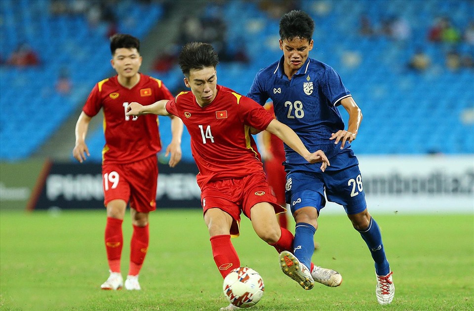 U19 Việt Nam (áo đỏ) không thua trong 5 lần gần nhất gặp U19 Thái Lan. Ảnh: VFF