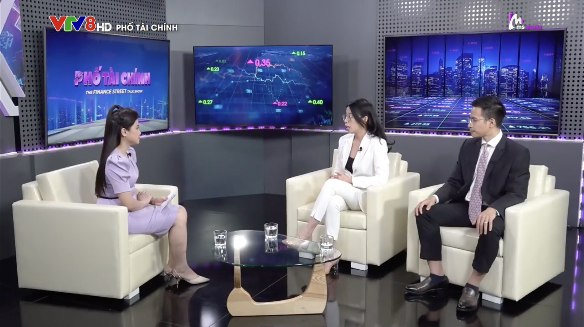 Chuyên gia bàn luận về thanh khoản của thị trường chứng khoán trong chương trình Talkshow phố tài chính (VTV8).